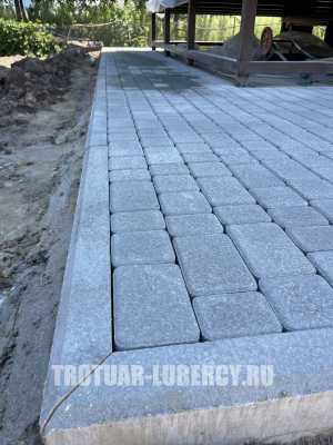 укладка тротуарной плитки старый город серая